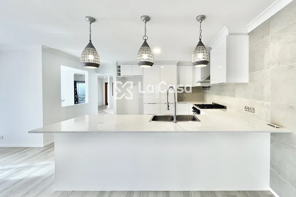 Jerrabomberra 4침실 A world of exquisite design and unparalleled comfort at 21 Robinia Place.