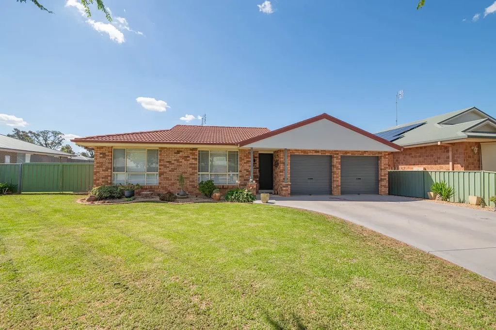 12 Angeleish Avenue, Parkes, NSW 2870