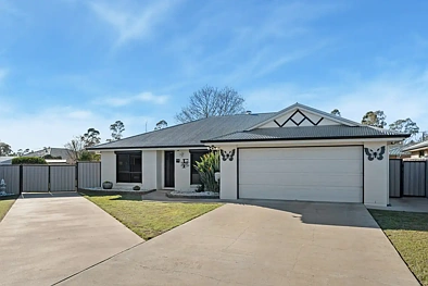 Oakey 4ਬੈੱਡਰੂਮ Immaculate Family Living in a Peaceful Cul-de-Sac