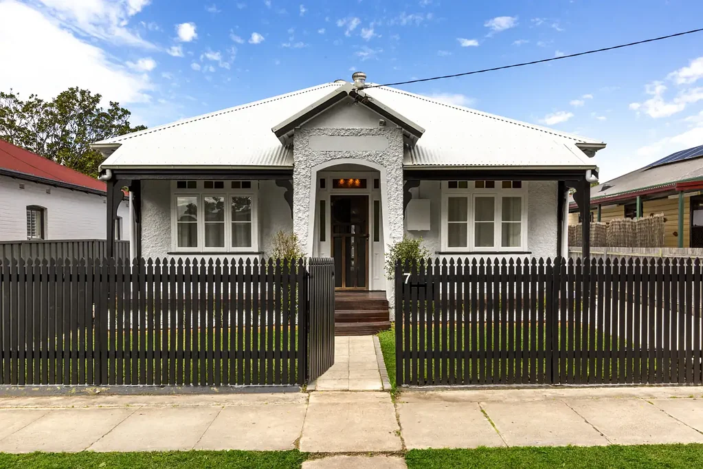 Georgetown 3Kwarto Charming Character Home Upgraded for Modern Living