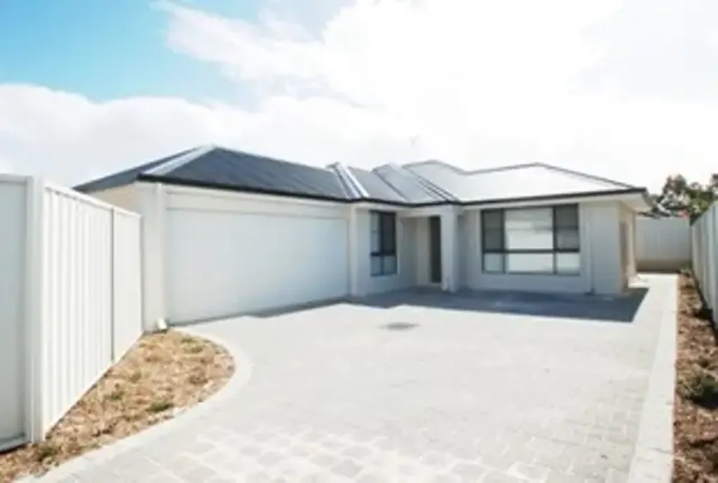 Modern 4+ bedroom rear home