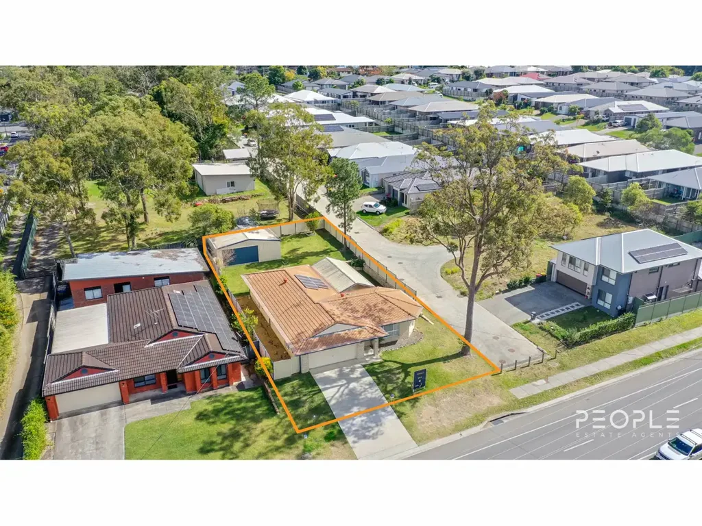 Spacious Family Home on Large 800m² Block with Expansive Shed