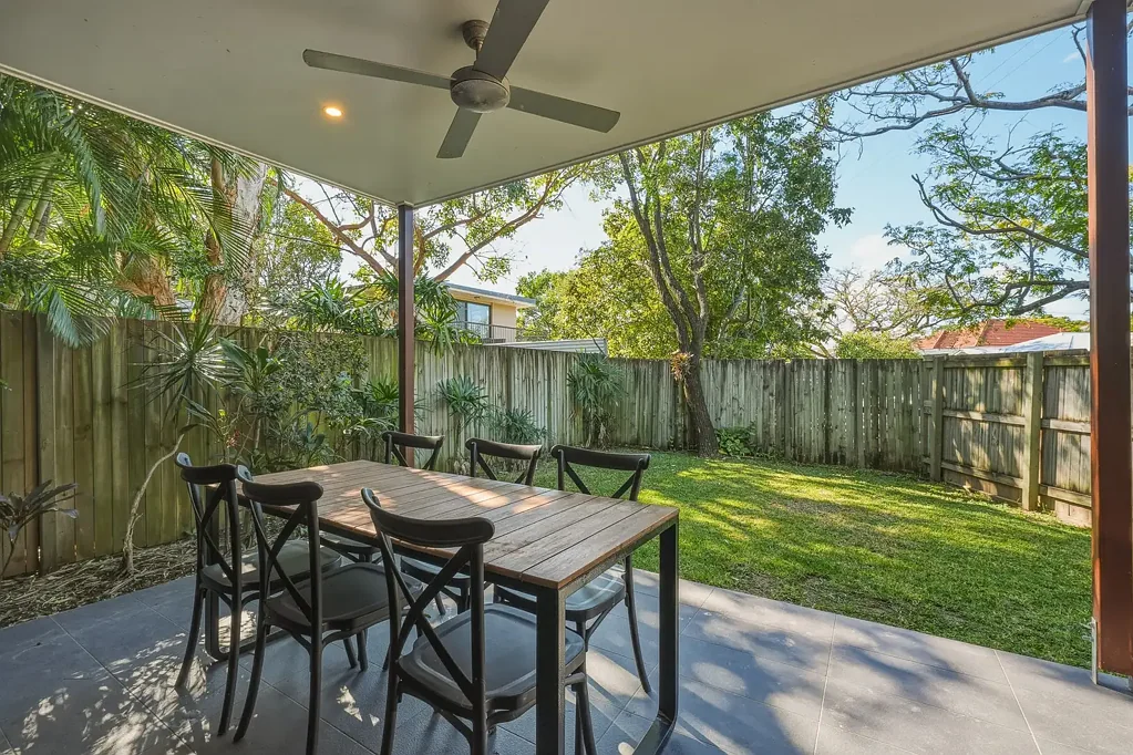 Fully Furnished Townhouse Living in Hamilton!