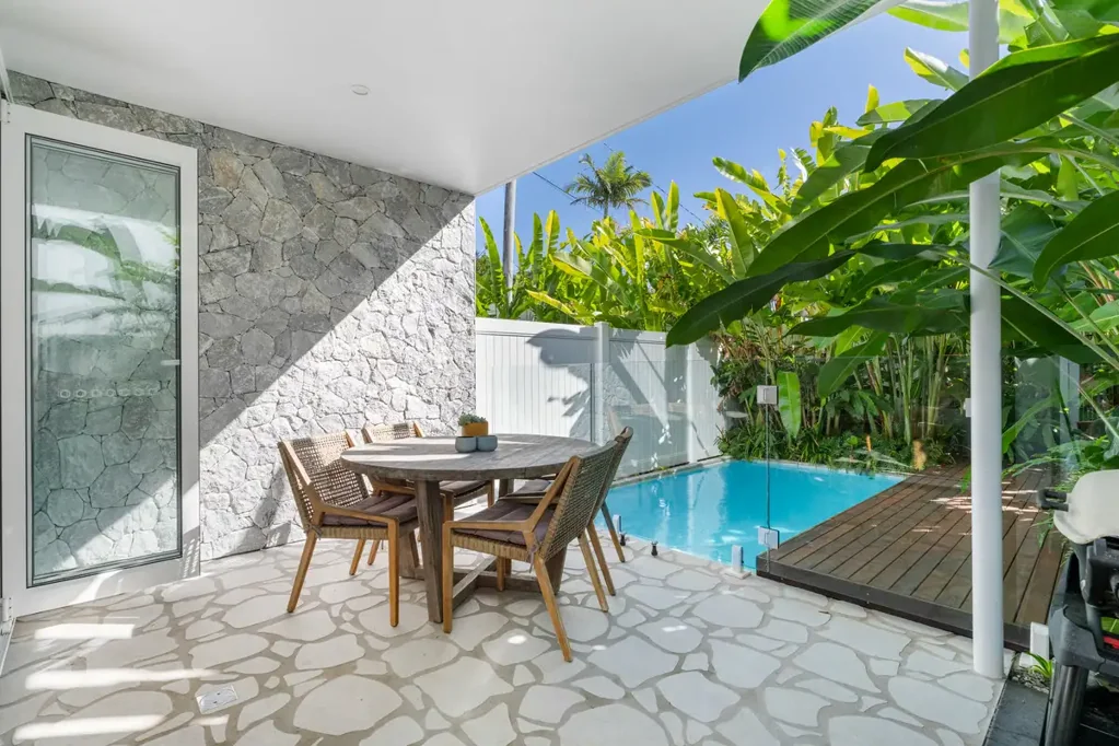 Tugun 3침실 Designer Living in a Stunning Coastal Duplex