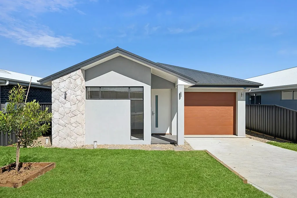 Goulburn 4 Bedroom Beautiful Brand New Home - Suit First Home Buyers - Young Family - Investors