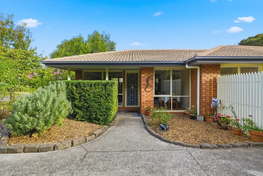 4 Banksia Court, Romsey, VIC 3434