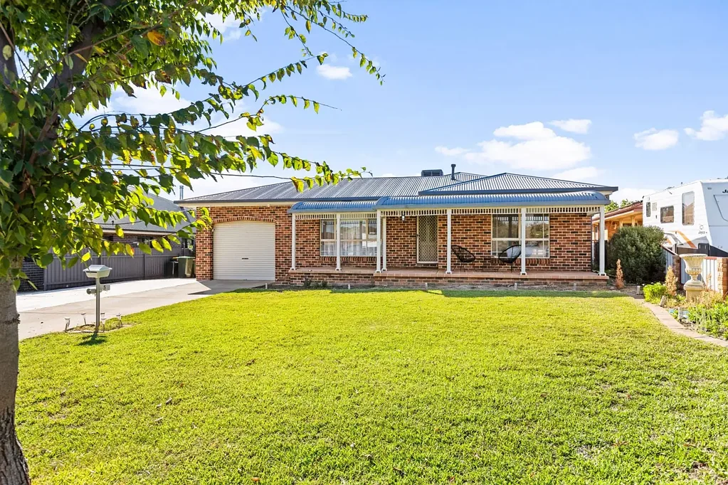 5 Nara Place, Glenfield Park, NSW 2650