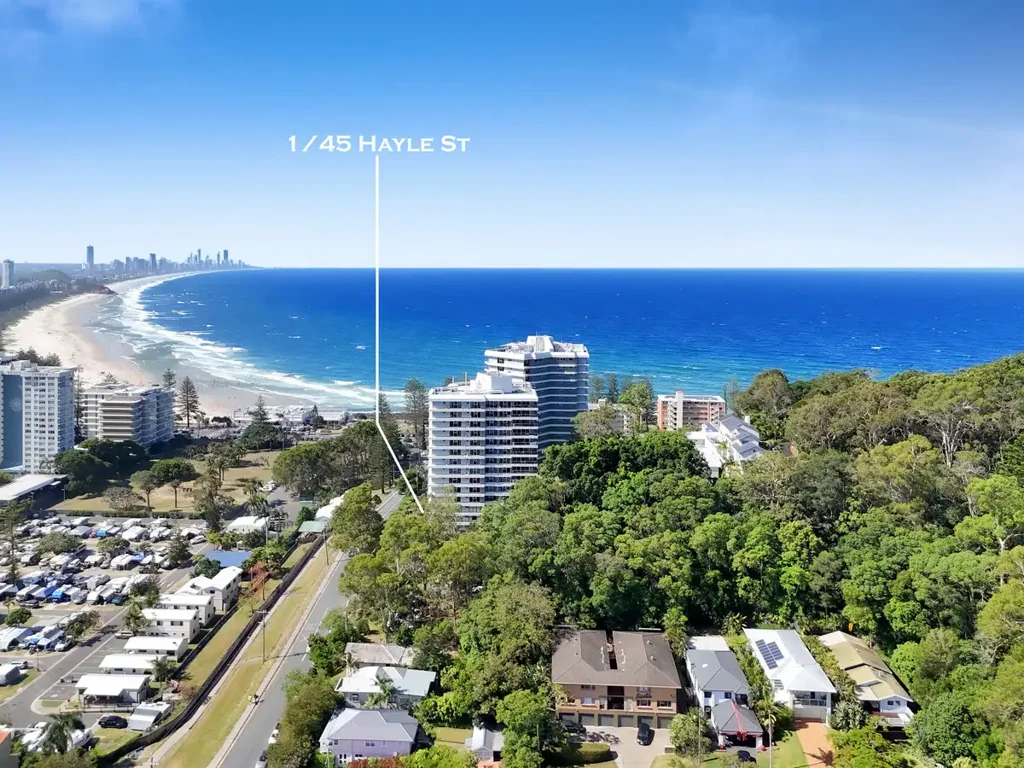 Burleigh Heads 2ห้องนอน Spacious Ground Floor Apartment in Prime Burleigh Location!