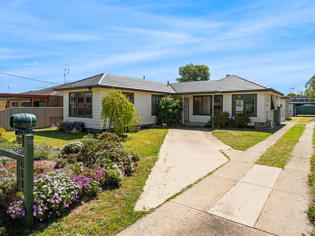 Benalla 4ห้องนอน VERSATILE FAMILY HOME ON LARGE BLOCK!