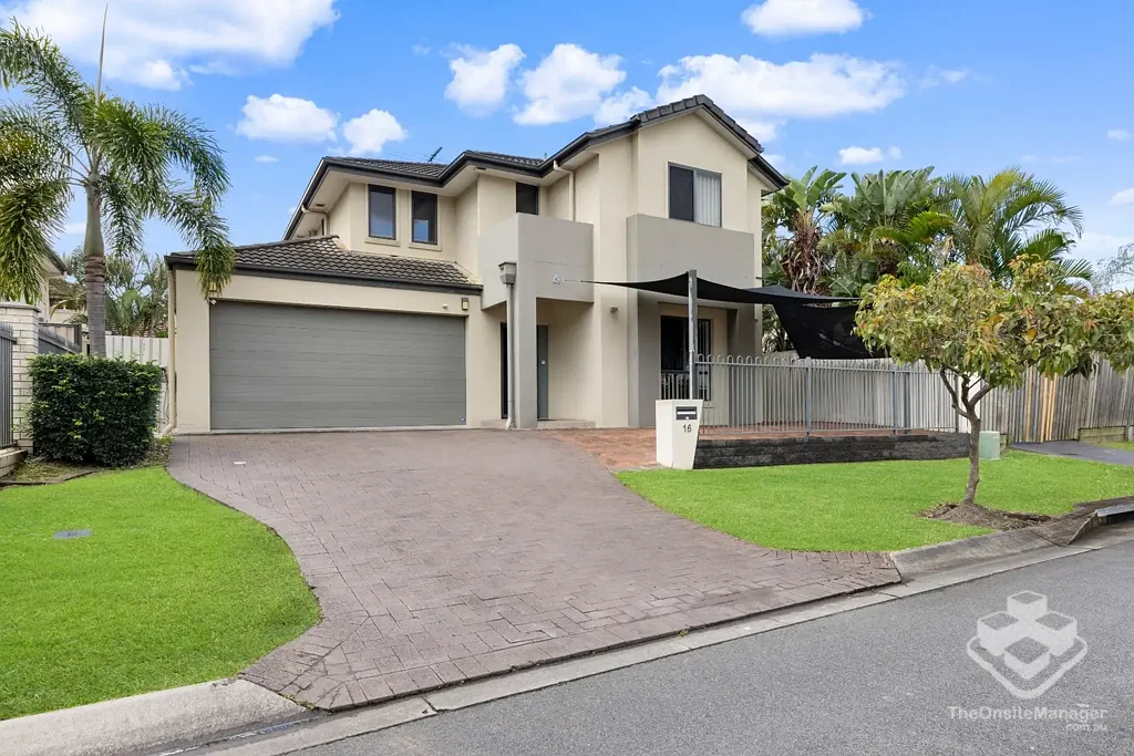 Carseldine 5Kwarto First Time to Market! Exceptionally Spacious Family Haven in tightly-held Carseldine Enclave