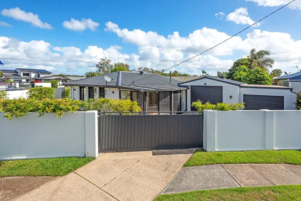 Hollywell 3房  Beautiful Single-level Home Packed with Character & Convenience - PRICED TO SELL.