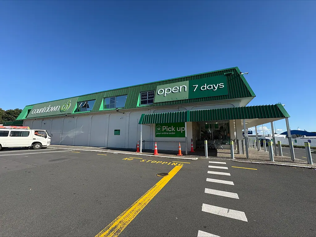 Blockhouse Bay Premium retail opportunity in Blockhouse Bay