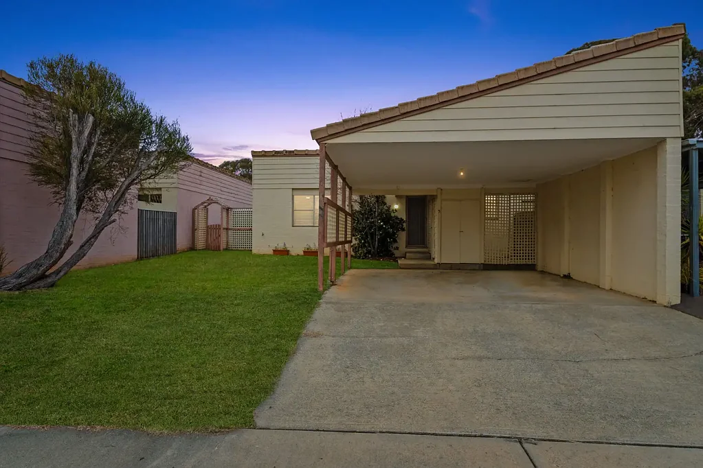 Bonython 3房  Neat 3 bed, 2 bath townhouse in a peaceful location