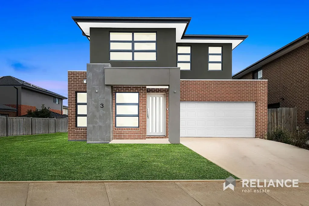 Werribee 5침실 Stylish East-Facing Family Home with Side Access in the Heart of Harpley Estate!