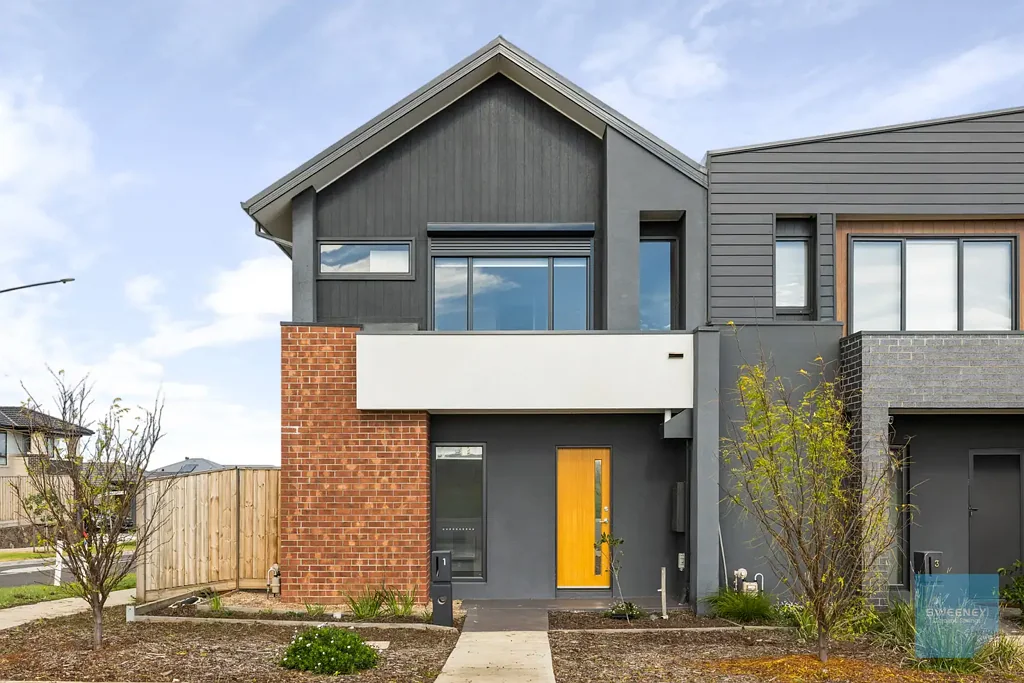 Fraser Rise 3ਬੈੱਡਰੂਮ Sophisticated Style in a Sought-After Fraser Rise Setting
