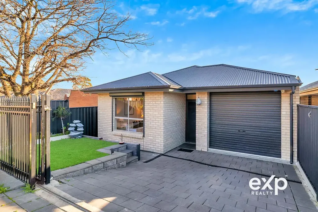 Holden Hill 3 Bedroom "Move-In Ready — Combining Modern Comfort and Versatility for First home buyers, Downsizers, and Investors Alike"