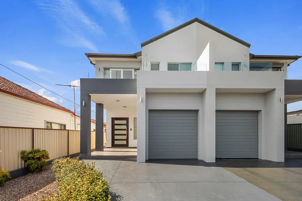 Bexley 4房 全砖双拼现代屋 四卧宽敞空间 主卧带套间景观 现代厨卫便利 蓝筹地段顶尖校 步行生活配套全 Spacious Family Living with Modern Style and Unbeatable Convenience