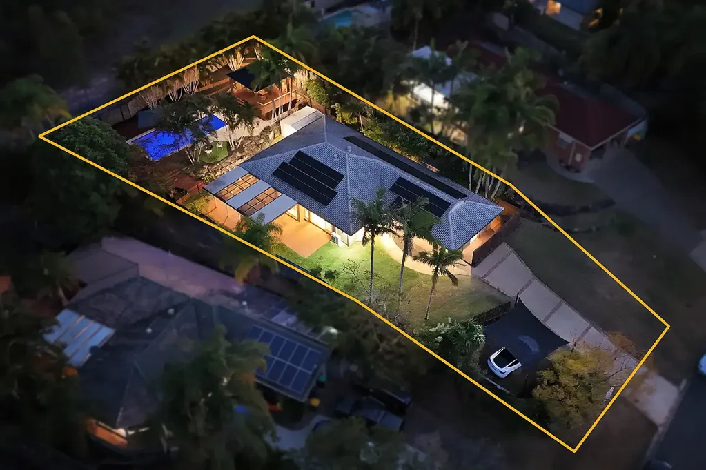 Worongary 4 Bedroom Elevated Family Living Meets Poolside Paradise
