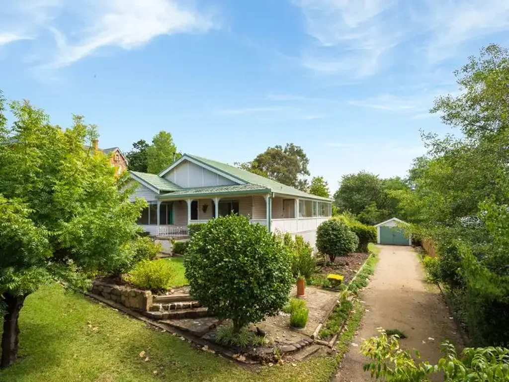 GREAT HOME - GREAT LOCATION