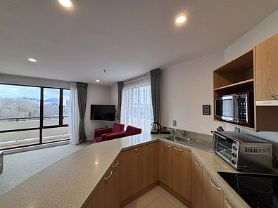 512/87 Kilmore Street - Free power & Wifi!