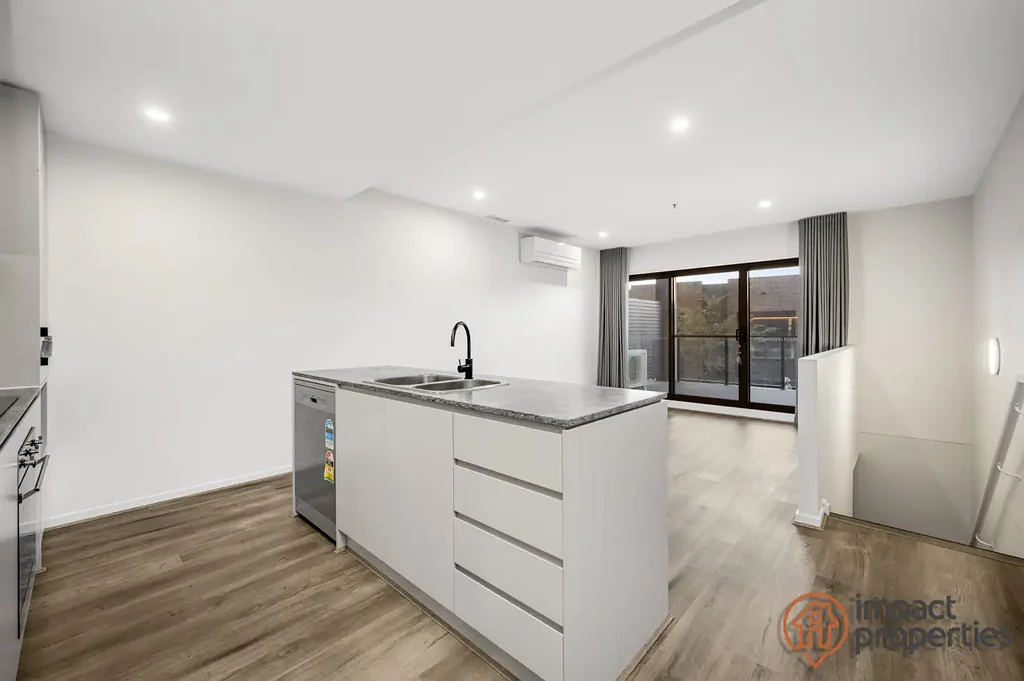 Taylor 2Moenga Ground Level Townhouse With Exceptional Outdoor Space !