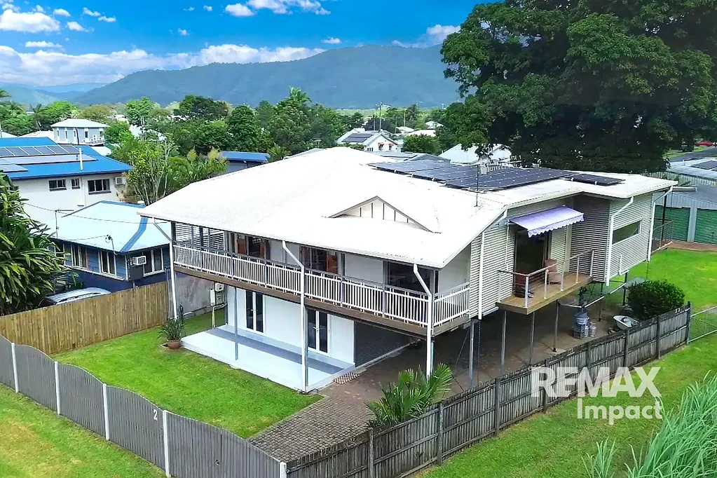 Gordonvale 6ห้องนอน Sugar Cane Vista  -Charming Queenslander with Dual Living, Pool & Shed
