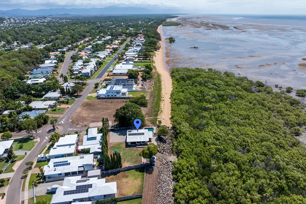 Bushland Beach 5ਬੈੱਡਰੂਮ FIVE BEDROOM HOME ON 2023sqm ABSOLUTE OCEANFRONT BLOCK