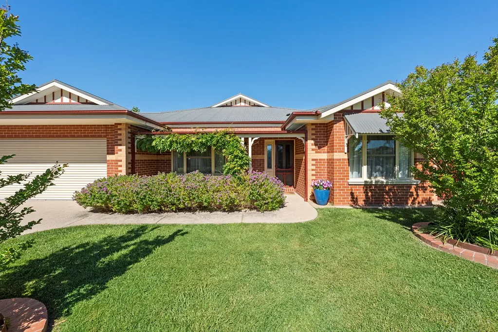 Mansfield 4 Bedroom Pristine Family Home in Private Court Location