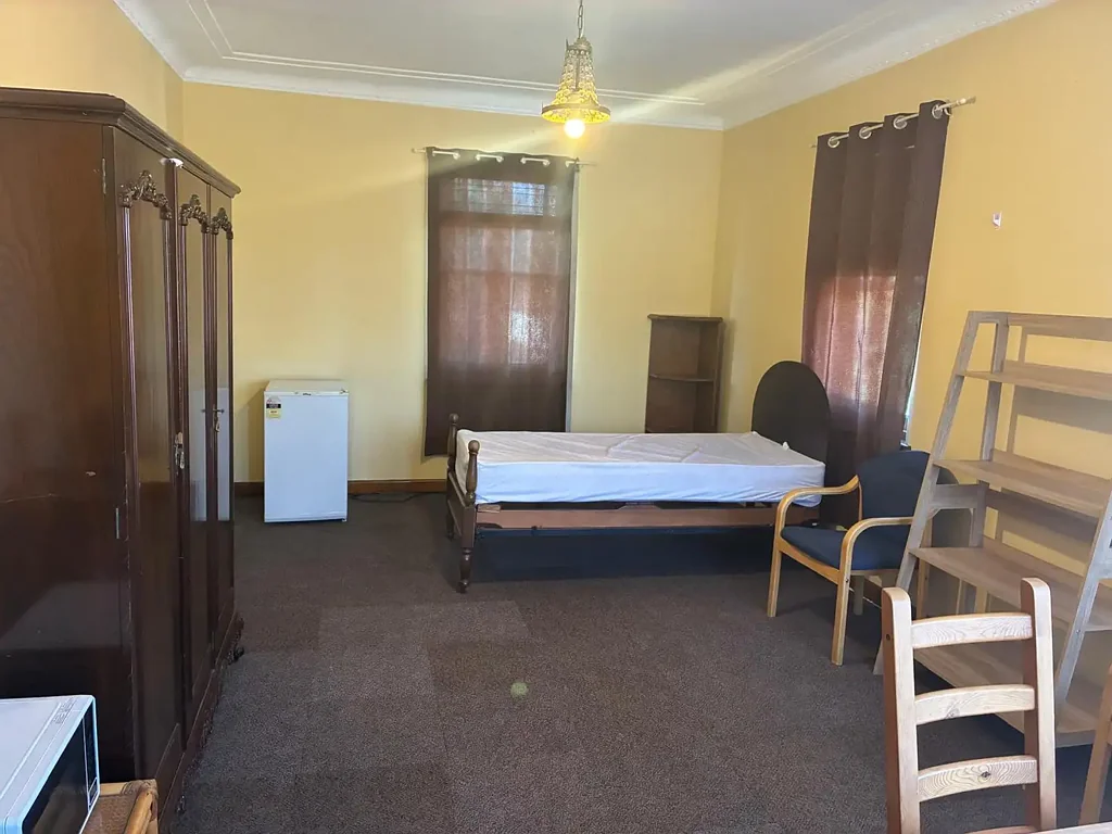 1 extra-large Studio Room with Shared Kitchen and Bathroom for rent at 6/31 Kelly St, Punchbowl NSW 2196