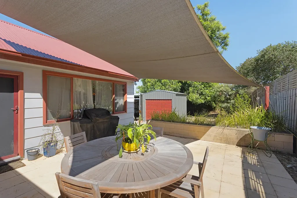 "Family-Friendly Living in the Heart of Mentone – Walk to Schools, Parks & Beach