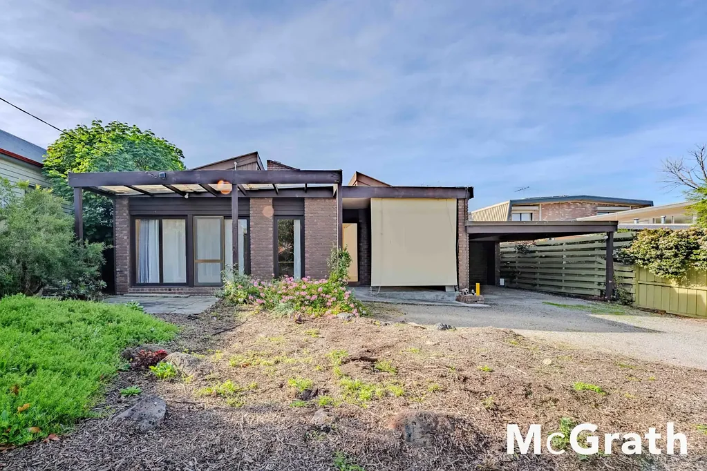 Stylish Single-Level Living in Prime Surrey Hills Location