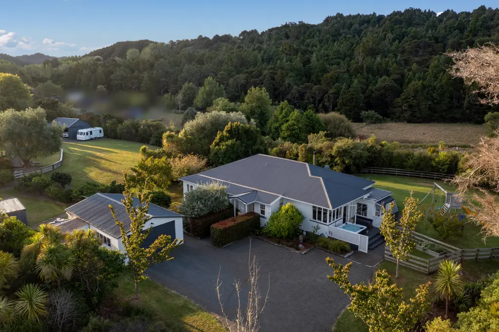 Wainui 4 Bedroom 1 Hectare With Two North-Facing Homes