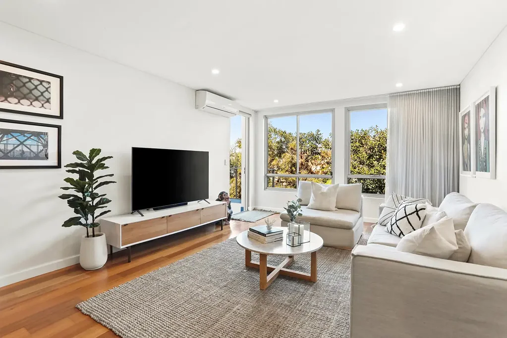 Spectacular Apartment Aligned With Ocean Views!