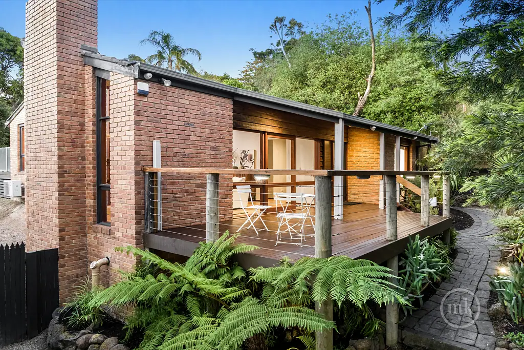 16 Flint Street, Eltham, VIC 3095