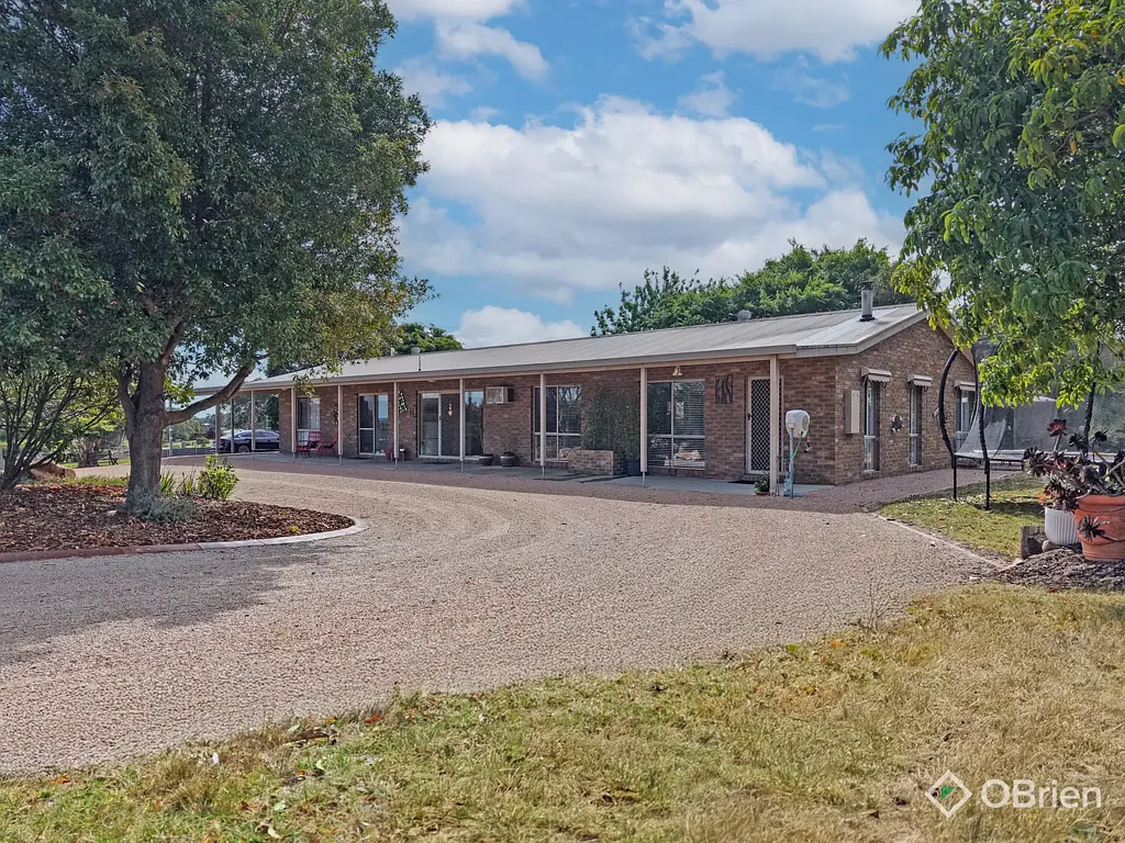 Lucknow 4房  Beautiful Acreage Living on Balfours Road