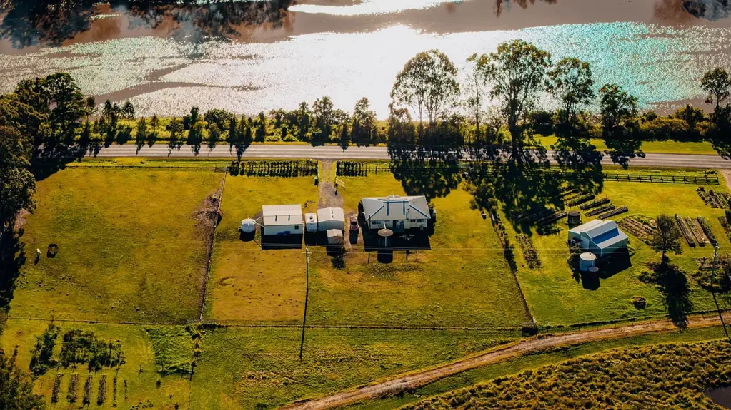 Woodburn 3Zimmer Family Home With Riverfront Lifestyle on 2 Acres