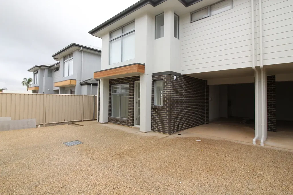 MODERN TOWNHOUSE - 2 BEDROOMS, 2 BATH PLUS STUDY AREA