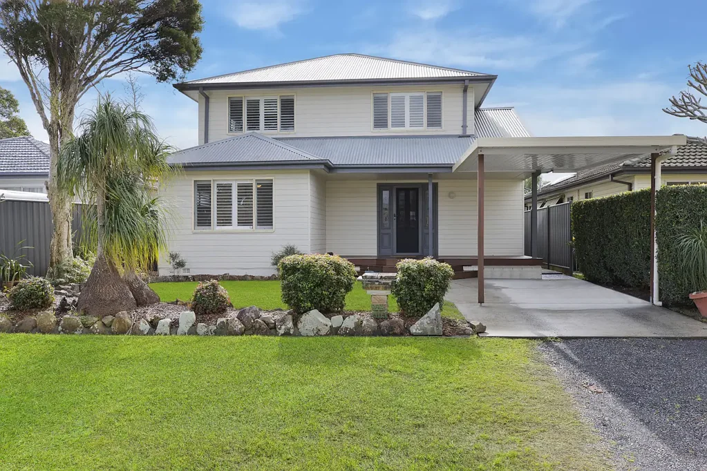 Woy Woy 5 Bedroom Family Sanctuary with Pool and Rear Lane Access.