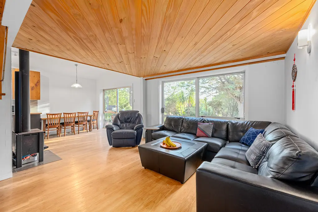Picton 3房  Elevated Building Site plus Accommodation for Sale