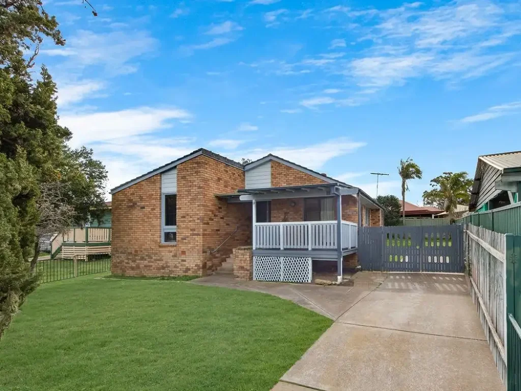 Renovated Beauty- in a quiet family cul-de-sac!