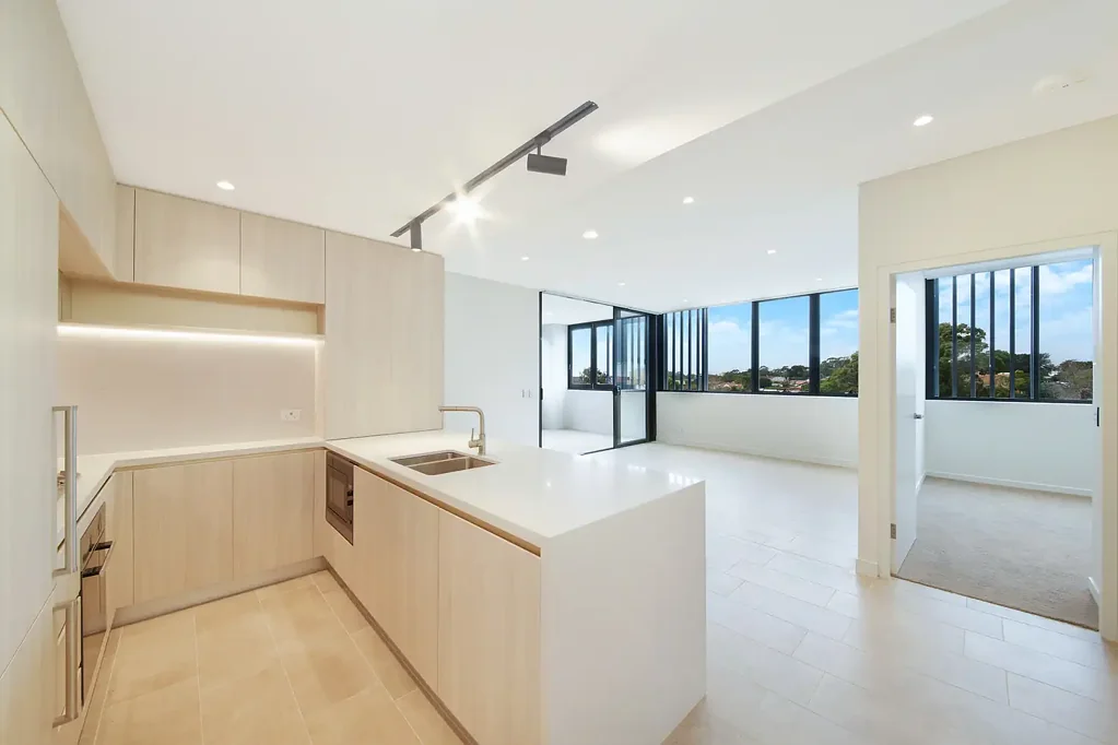 Near new designer apartment with luxury features
