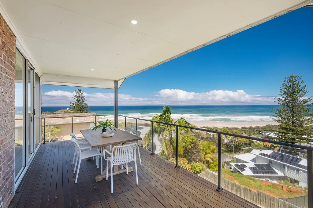 Port Macquarie 4房  Bespoke Beachside Brilliance with Endless Ocean Vistas