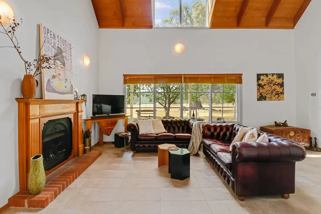 Goughs Bay 4部屋 DELATITE RIVER FRONTAGE WITH TIMELESS COUNTRY CHARM