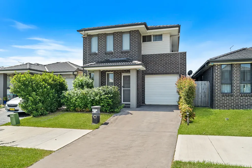 Gregory Hills 4 Bedroom SMART SPACE AND GREAT LOCATION