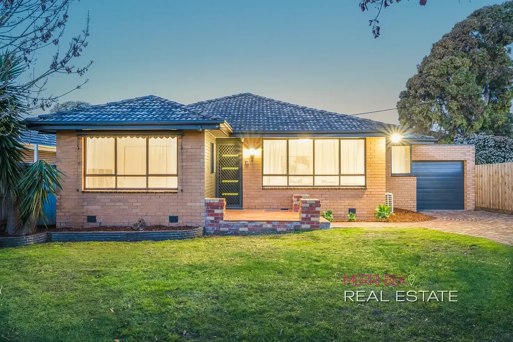 Keilor East 4 Bedroom Discover Your 4-Bedroom Retreat on Talbot Street!