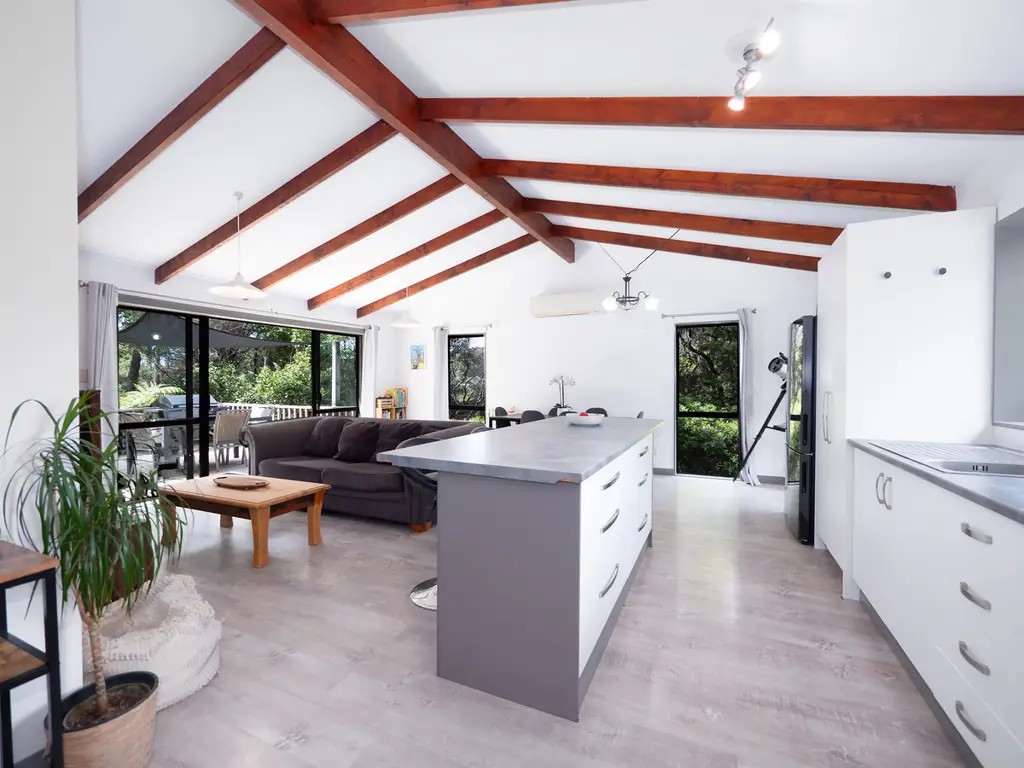 Paihia 4 Bedroom Home plus a Studio Cottage in Central Paihia