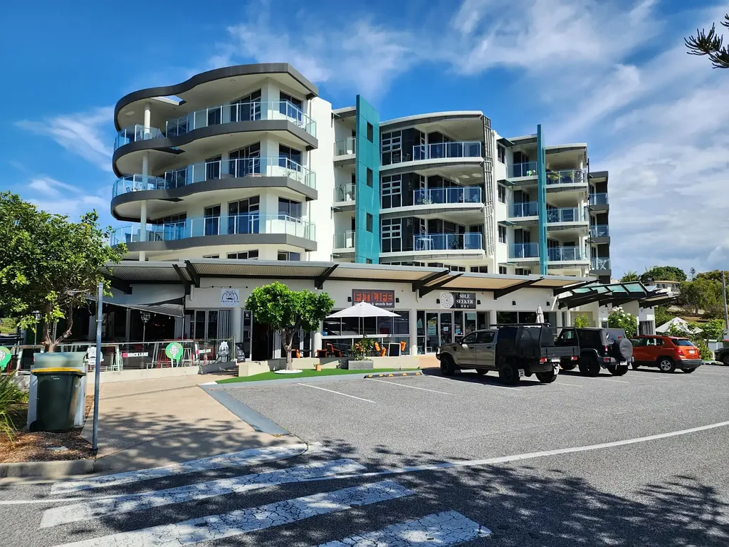 STUNNING 2 BEDROOM UNIT WALKING DISTANCE TO THE BEACH!