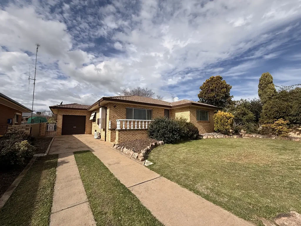 Modern Family Home Situated in Quiet Location!