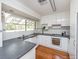 4 Cruise Court, Heathridge