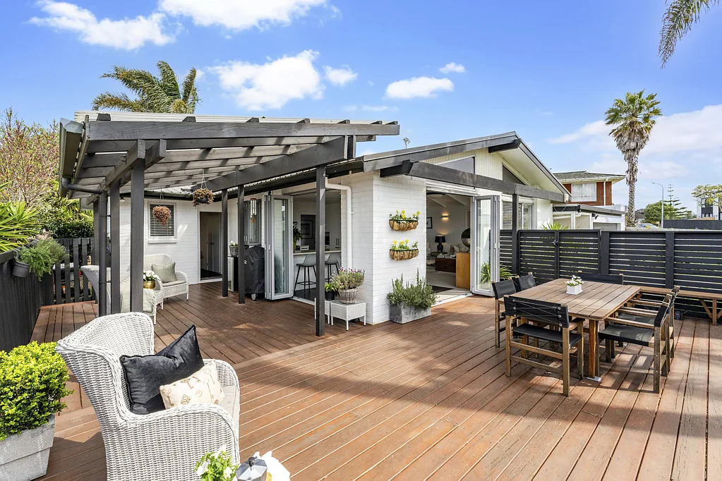 9 Fratley Avenue, Farm Cove, Manukau City, Auckland